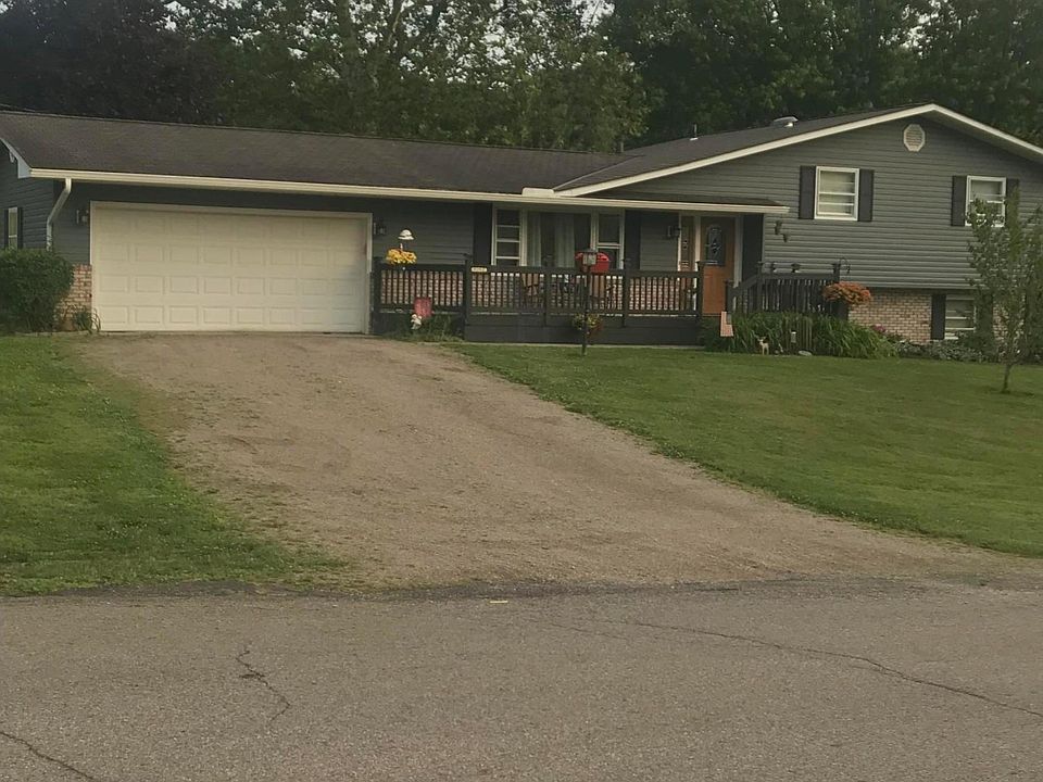 1st image of 330 Elm Dr NE