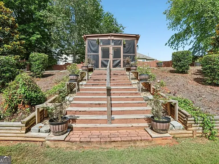 810 Freedom Way — Photo 46