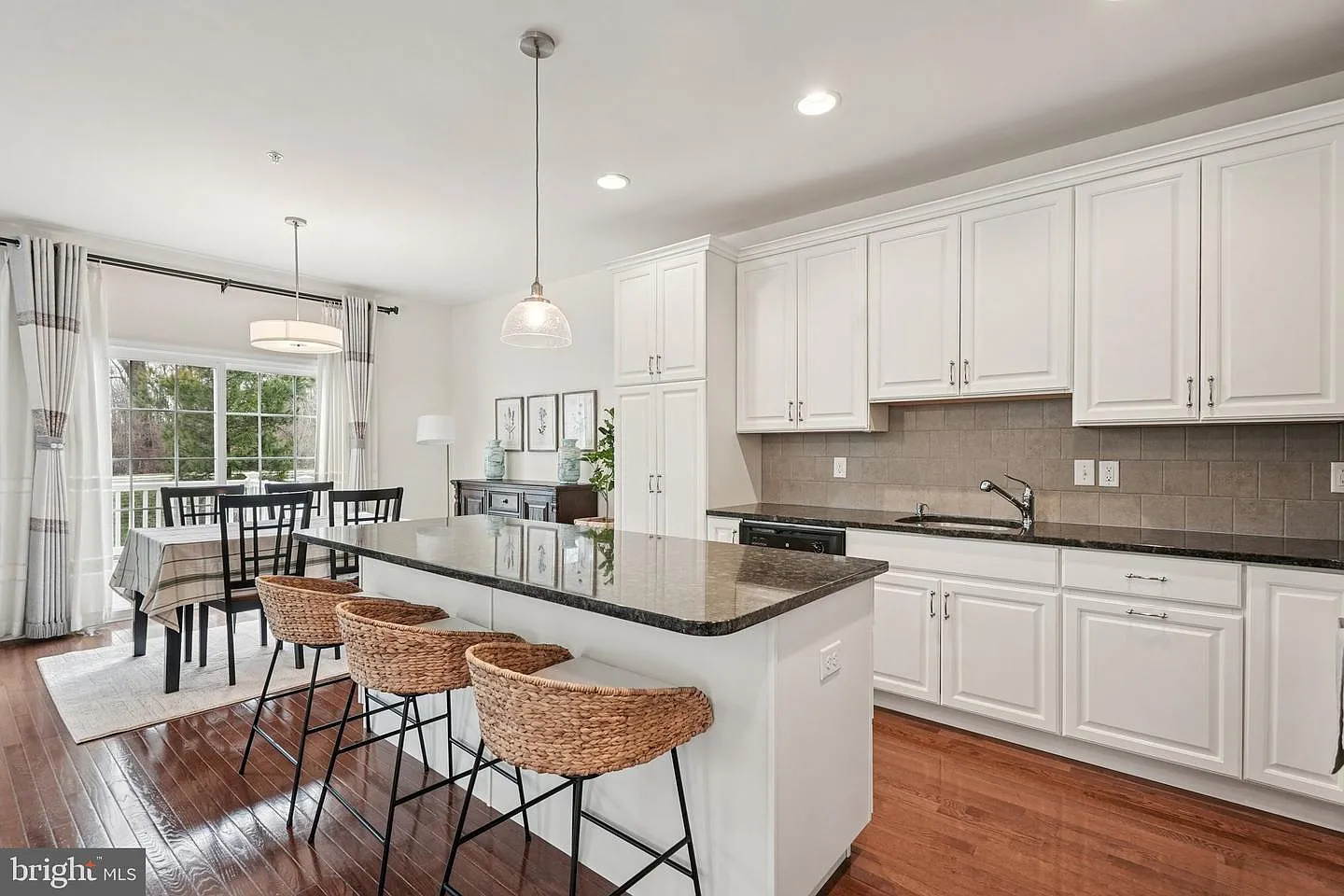 1436 Roswell Ln photo 1