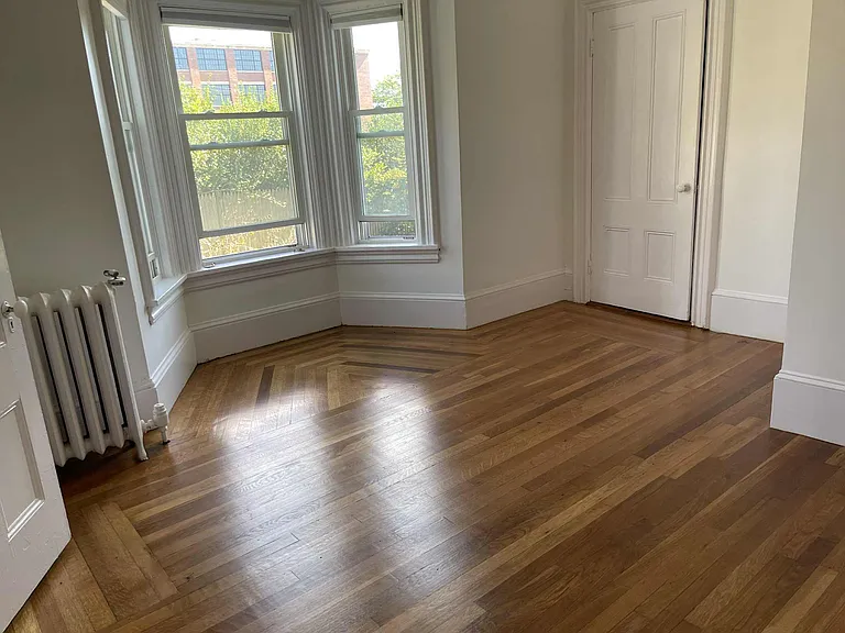 18 Indiana Ter — Photo 10