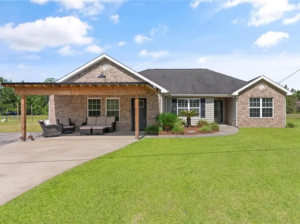 457 Hawks Landing Dr, Waynesville, GA 31566