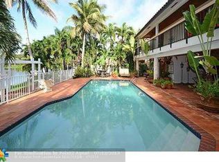 7910 NW 167th Ter, Miami Lakes, FL 33016