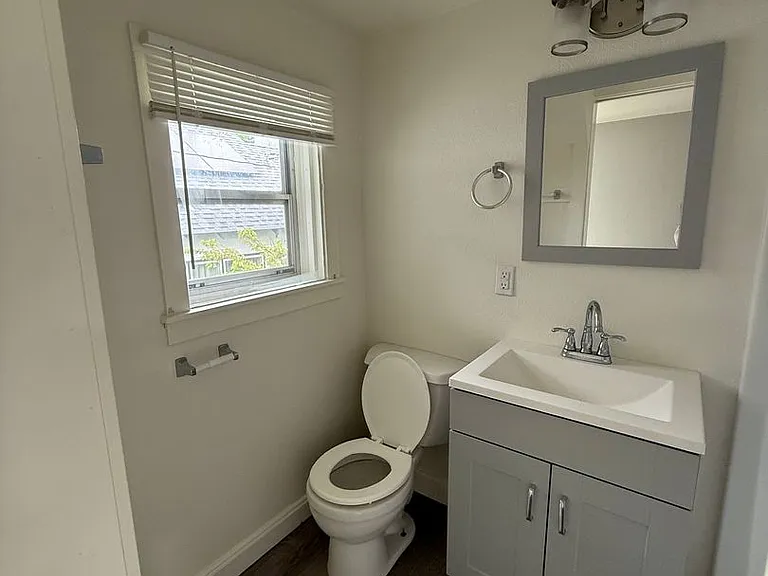 1126 Grant St — Photo 5