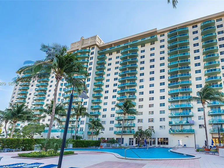 19390 Collins Ave #516 — Photo 30