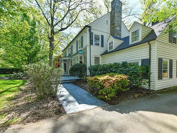 5th image of 407 Hillcrest Dr