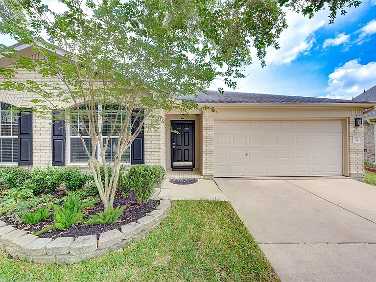 4931 Lake Catherine Ct — Photo 2