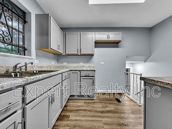 5th image of 1256 15th St SW