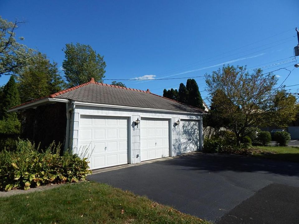 2nd image of 2445 Sherwood Rd