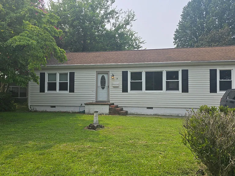 14 Eastmoreland Dr — Photo 1