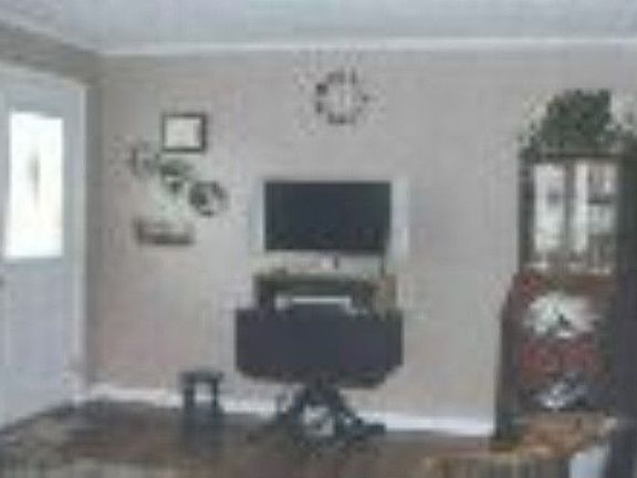 3rd image of 230 Greenfield Ave