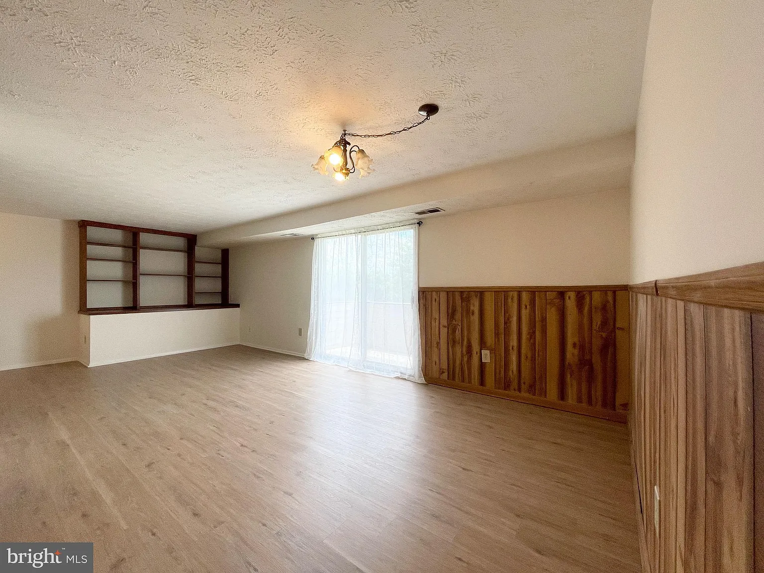 2 bed, 1.0 bath, $1,550 — Photo 2