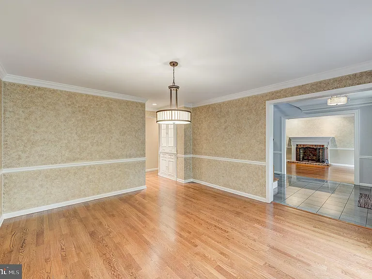 42 Ellsworth Dr — Photo 9