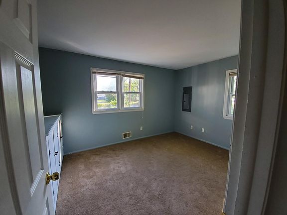 5th image of 890 Salem Dr