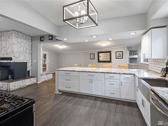 The BIG kitchen is perfect for entertaining! 