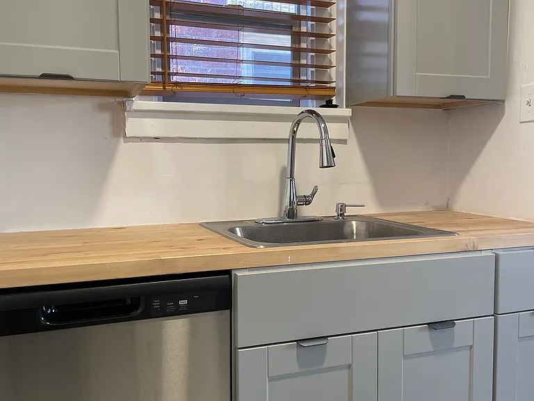 1760 N Pearl St #9 — Photo 11