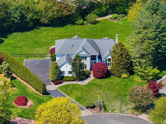 3rd image of 46 Hunting Hollow Court