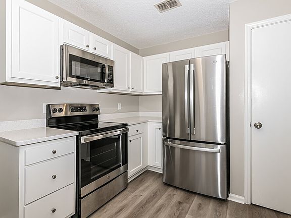 5th image of 2493 Bluffton Dr