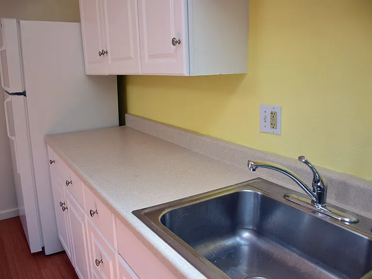 Full kitchen w microwave and stove