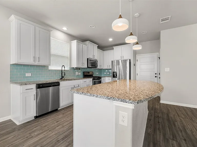 101 Lambert St — Photo 10