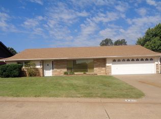 825 Apache Dr, Alva, OK 73717