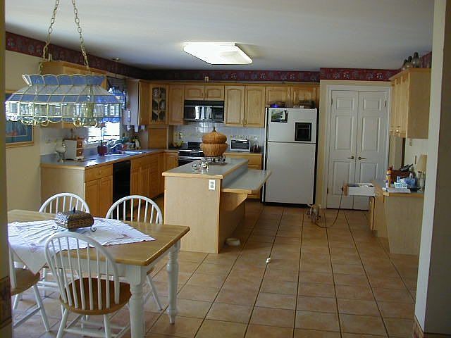 2nd image of 18 Matthew Cir