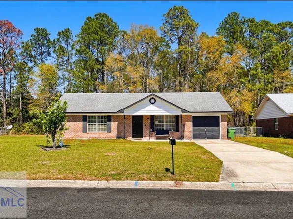 1076 Desert Shield St, Hinesville, GA 31313