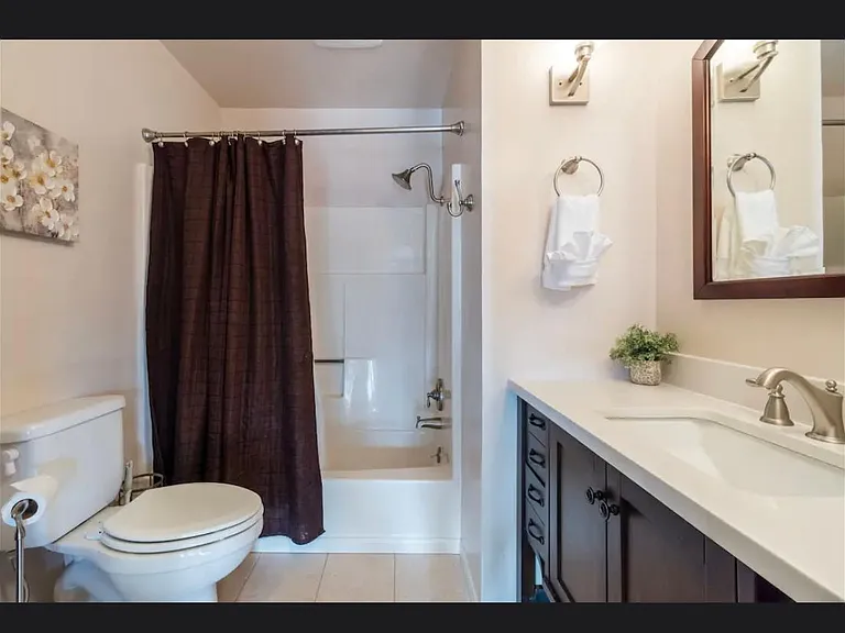 595 Green Ave — Photo 16