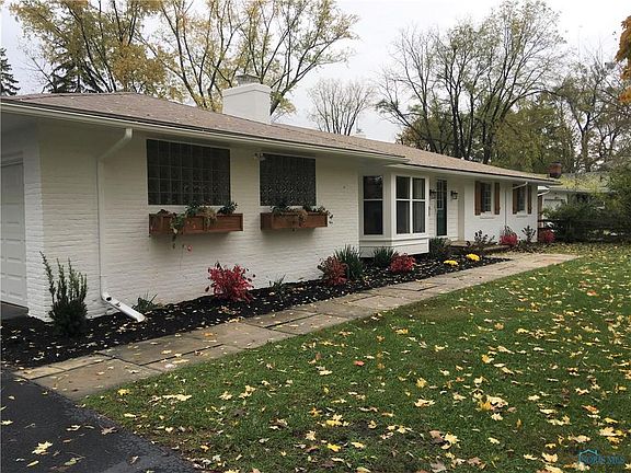 2nd image of 553 Willow Ln