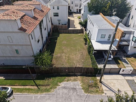 2nd image of 105 Arnold St