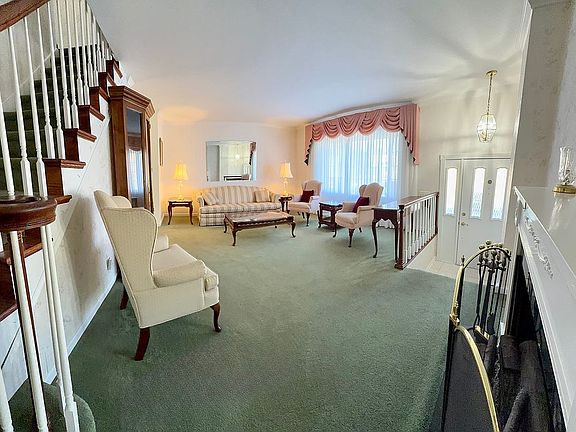 5th image of 12837 Cabell Rd