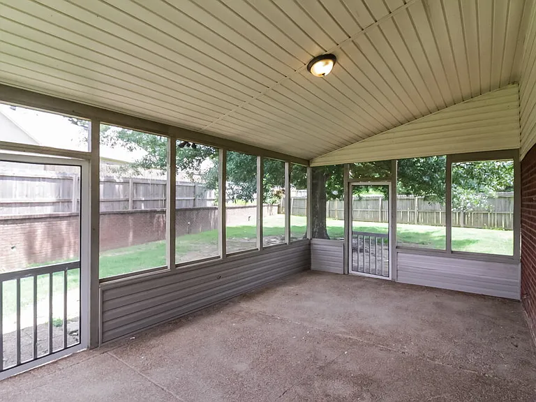 1676 Sandpiper Cv N — Photo 7