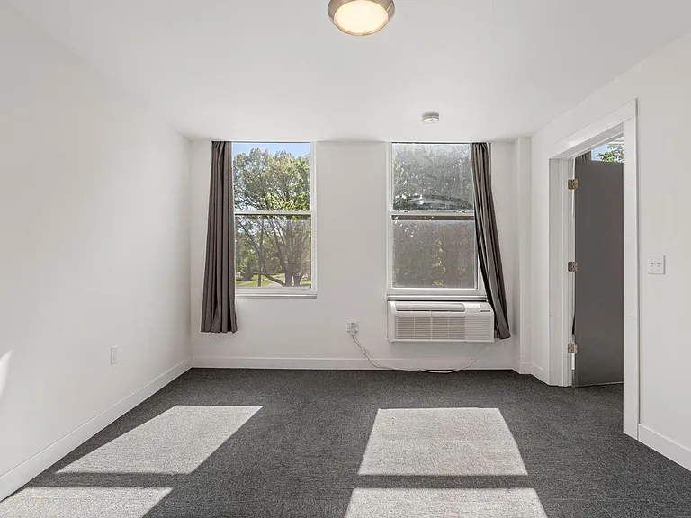 703 N Park 704 Tarn — Photo 4