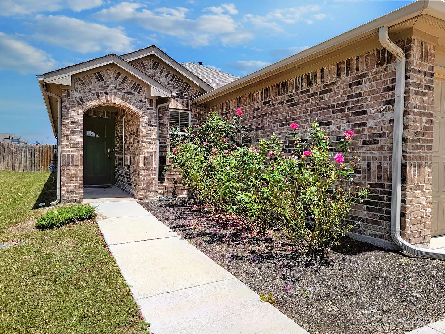 Spacious 3 Bed / 2 Bath Corner Lot Home in Georgetown, TX 78626 — Photo 1