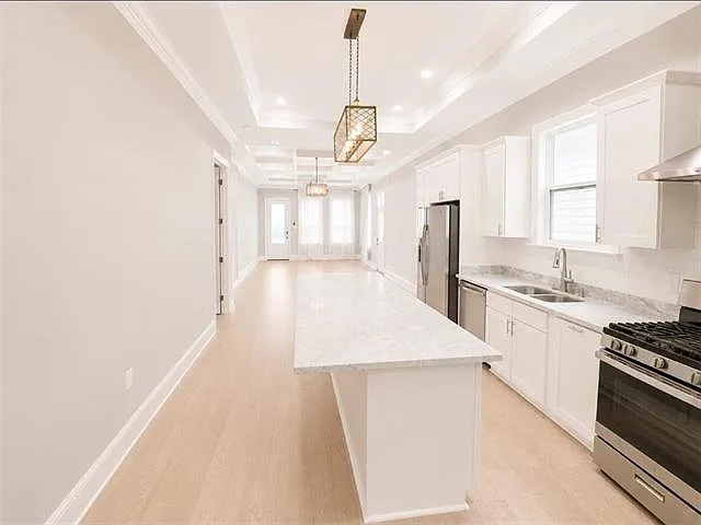 3 bed, 2.0 bath, 1765 sqft, $2,200 — Photo 4
