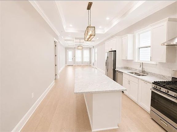 4th image of 1904 Eagle St
