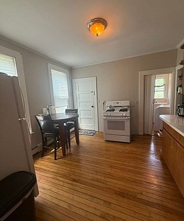 4th image of 64 Linwood Ave #1