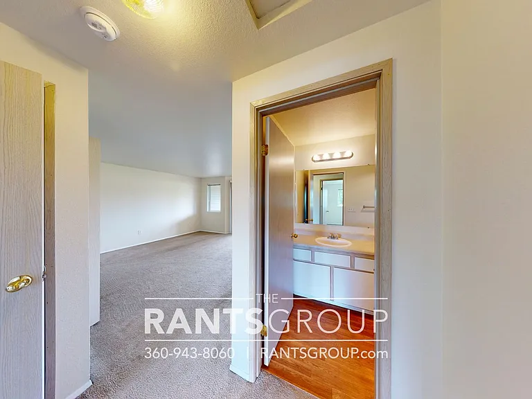 Yelm Creek Apartments — Photo 48