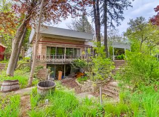 390 N East River Rd, Des Plaines, IL 60016