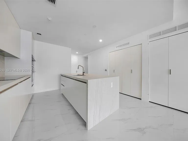 700 NE 24th St #1706 — Photo 17