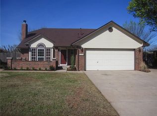 2709 E Hls, Moore, OK 73160
