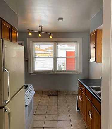 5th image of 666 E 155th St