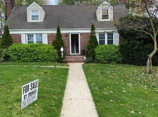 12 Phillips Rd, Glen Cove, NY 11542