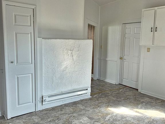 3rd image of 139 W Main St