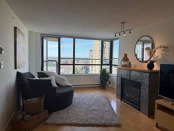 4th image of 1003 Pacific St #1403