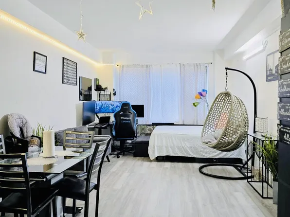 89-15 Parsons Boulevard image 3 of 8