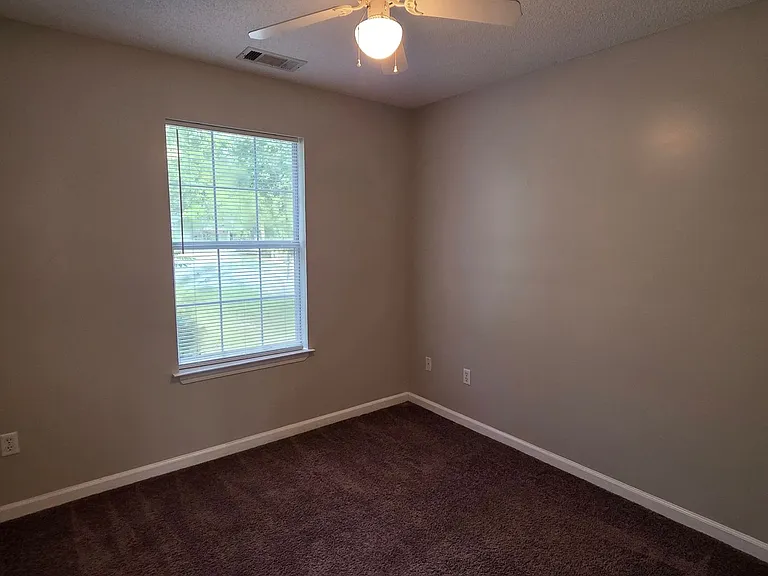 304 Woodbury Ln — Photo 15