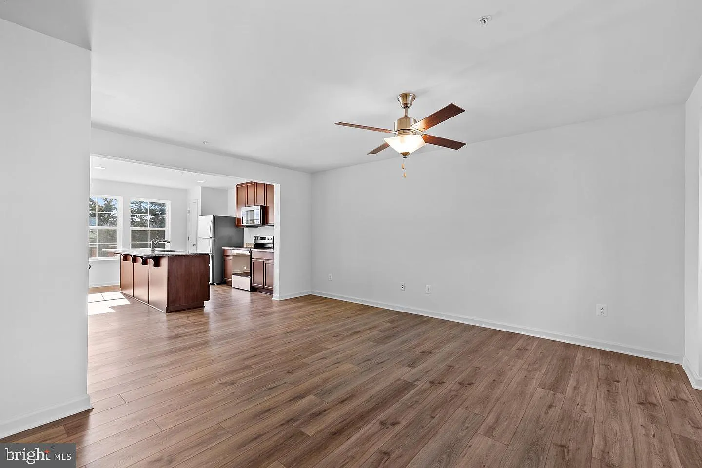 3 bed, 2.5 bath, 1253 sqft, $1,900 — Photo 3
