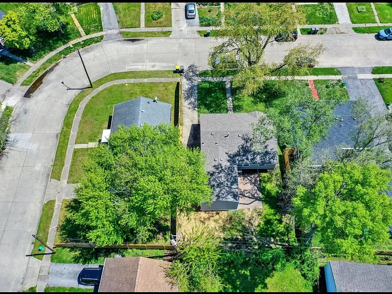 1436 E Lynn Dr — Photo 2