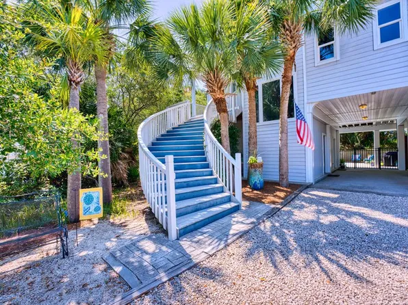 1080 W Gulf Beach Dr, Eastpoint, FL 32328