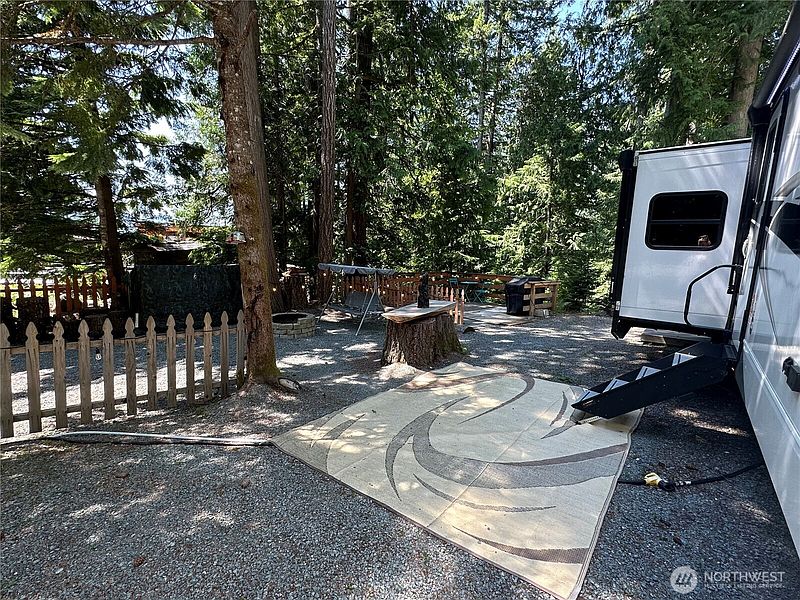 3rd image of 44753 Kachess Trail